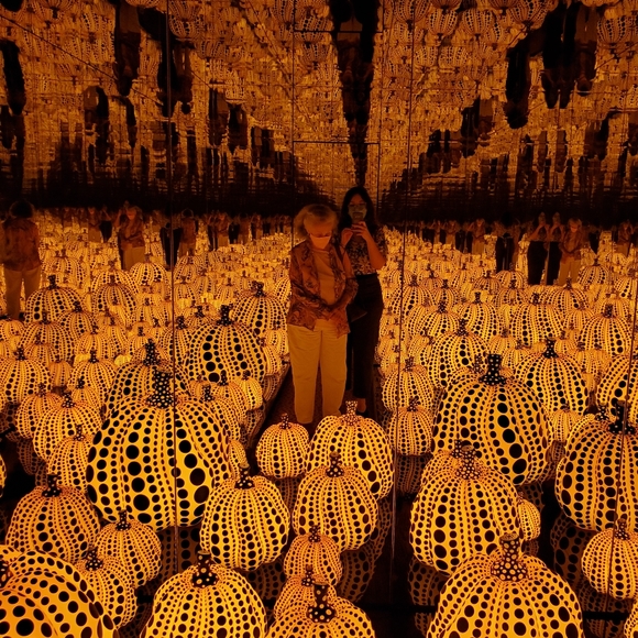 Meet your Posher, Thalia - Picture 2 of 3